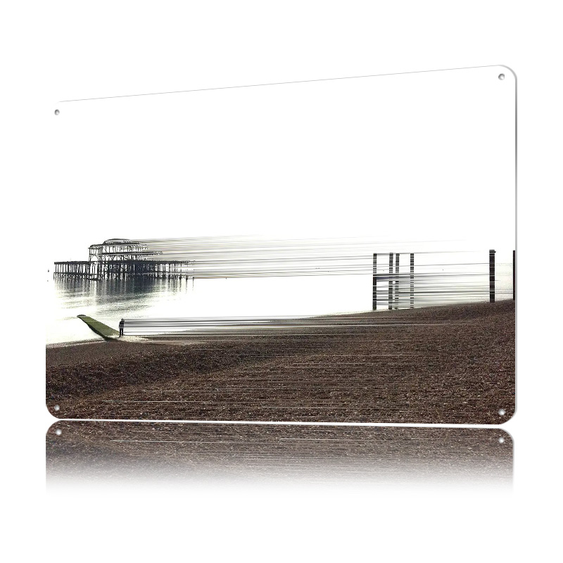 Man Looking At West Pier Tin P - Retro Gaming At recensione e prezzo