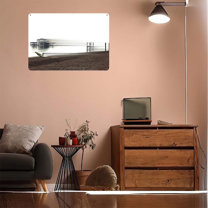 Man Looking At West Pier Tin P - Retro Gaming At recensione e prezzo